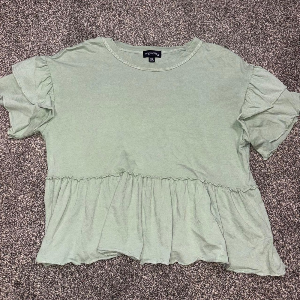 Originality Green ruffle crop top in Xs
